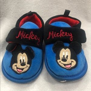Size 5 mickey mouse slippers